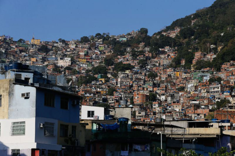 Favelas passaram a se tornar símbolos da insegurança e da criminalidade. Como é possível mudar esse quadro?